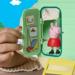 Peppa Pig Three Little Piggies Caravan Playset