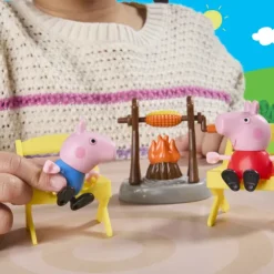 Peppa Pig Three Little Piggies Caravan Playset