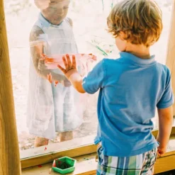Plum Discovery Wooden Create and Paint Easel
